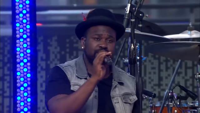 Мэтт Редман превратил Таймс-сквер в место поклонения, исполняя свою песню «Славь, душа, Господа» смотреть онлайн