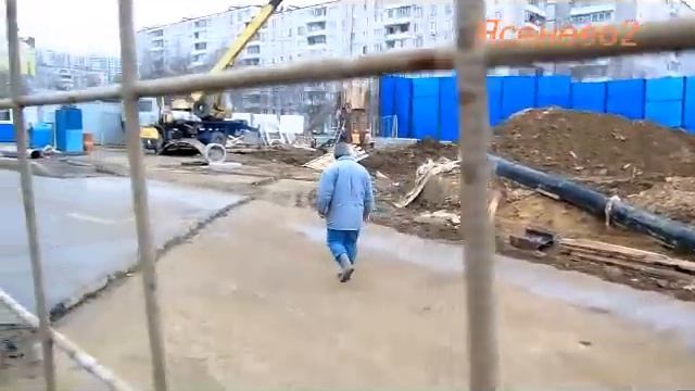 Беспрерывное окучивание нового павильона метро смотреть онлайн