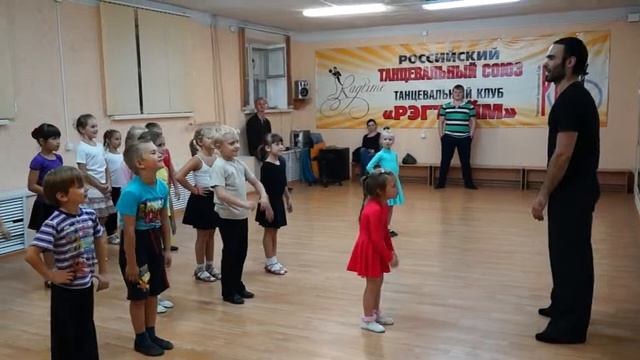 Небольшая разминка и про осанку. смотреть онлайн