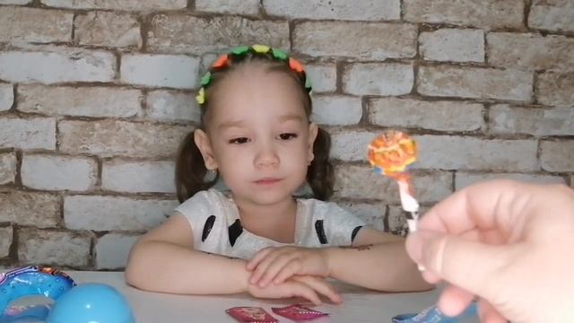 Лизунец леденец 4в1 сюрприз для мальчиков на палочке распаковка и обзор от Life of little Alisa смотреть онлайн