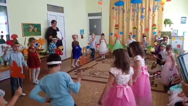 "Танец с листочками" смотреть онлайн