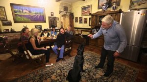 «ЧЁРНЫЙ ВОРОН» исполняет... Артамон - любимый пёс Вики и Вадима ЦЫГАНОВЫХ