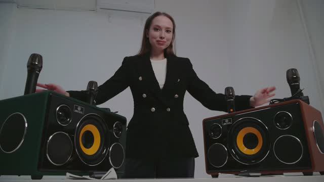 NOIR-audio MAX-300 акустическая система с двумя беспроводными микрофонами и колонкой 300 Ватт. Обзор смотреть онлайн