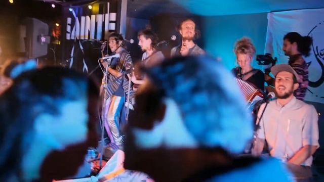 Hermanos Perdidos - Un Día live at Objectif Terre, Lausanne смотреть онлайн