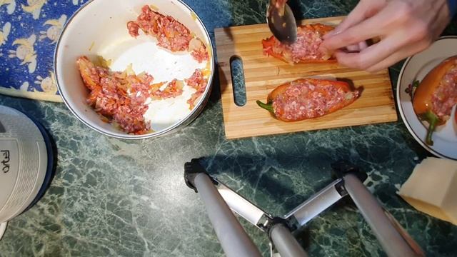 "Открытые" сладкие перцы в духовке смотреть онлайн