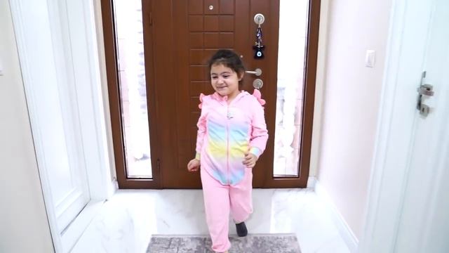 Masal Öyküden Ne Saklıyor? Masal and Öykü Hide and Seek Johny Johny Yes Papa Famıly Fun Video смотреть онлайн