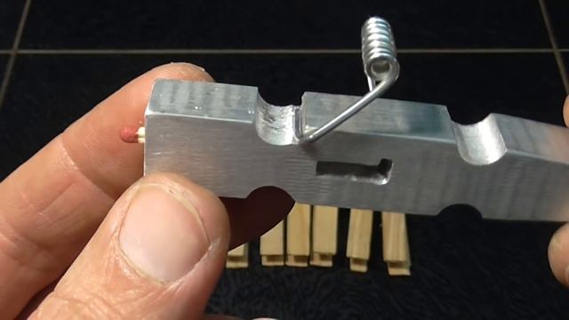 #АЛЮМИНИЕВАЯ# ПРИЩЕПКА СТРЕЛЯЮЩАЯ СПИЧКАМИ. #ALUMINUM# PIN SHOOTING MATCHES смотреть онлайн