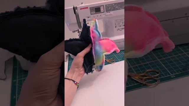 Шью необычную летучую мышку вместе с вами #shorts #топ #шитье #творчество #подарки смотреть онлайн