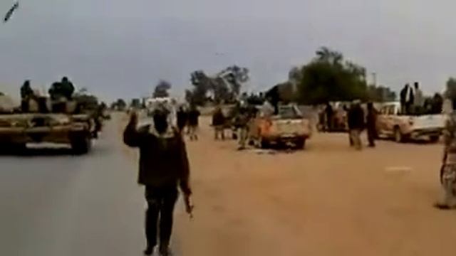 Армия Каддафи под Мисуратой. Удар РСЗО смотреть онлайн