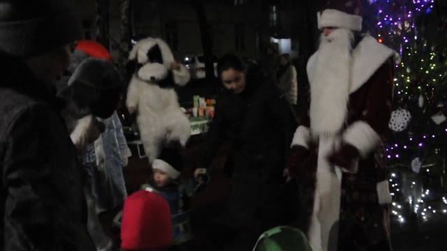 2019.12.24 Новогодняя елка во дворе р-на Кунцево смотреть онлайн