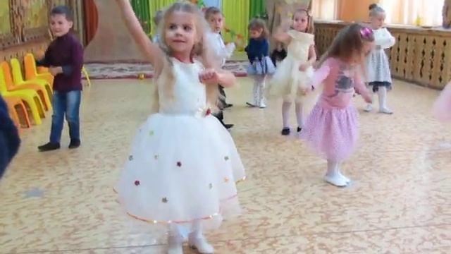ТАНЕЦ "КАПЕЛЬКИ -ПРУЖИНКИ" смотреть онлайн