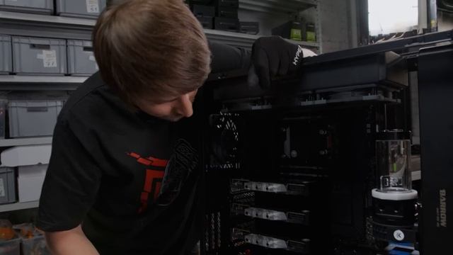 Очень мощная рабочая станция HYPERPC PRO на трех видеокартах и Threadripper. (3995 WX \ 3x RTX3090)