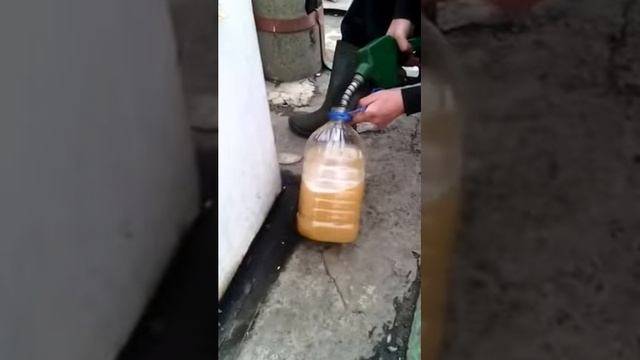 Почему запрещают заливать бензин в пластиковую тару на заправке смотреть онлайн
