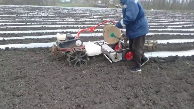 пленкоукладчик на мотоблок смотреть онлайн