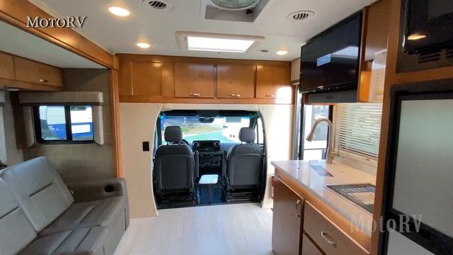 Motorhome Mercedes Sprinter 2021 Villagio 25FSW by Renegade RV смотреть онлайн