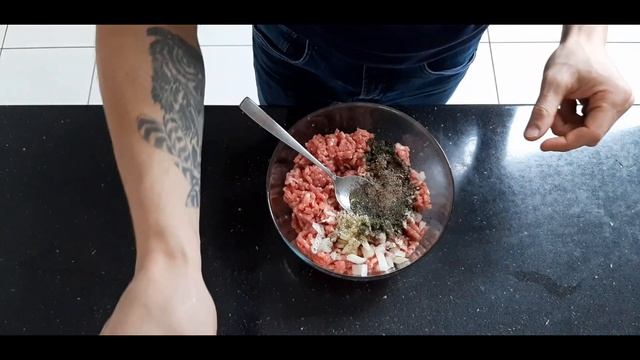 Простой рецепт домашней колбасы