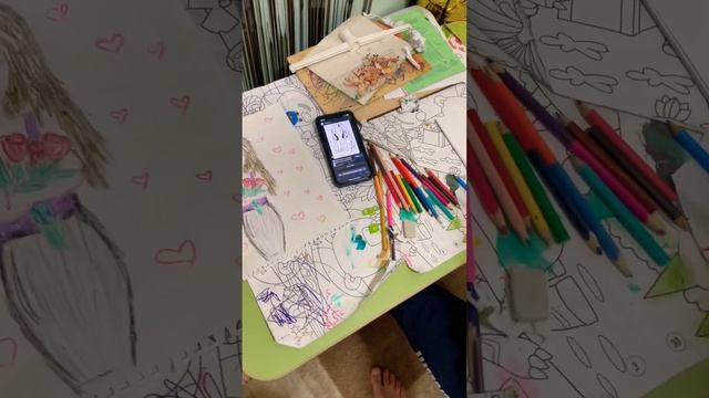 В детский сад рисунок «Рисуем маму вместе с папой» смотреть онлайн