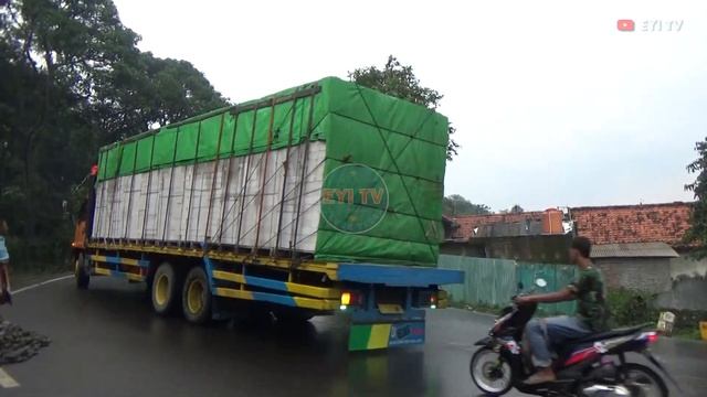 TRUK TRONTON MUATAN HEBEL SEMEN DLL DI TIKUNGAN TIMEZ F623 смотреть онлайн