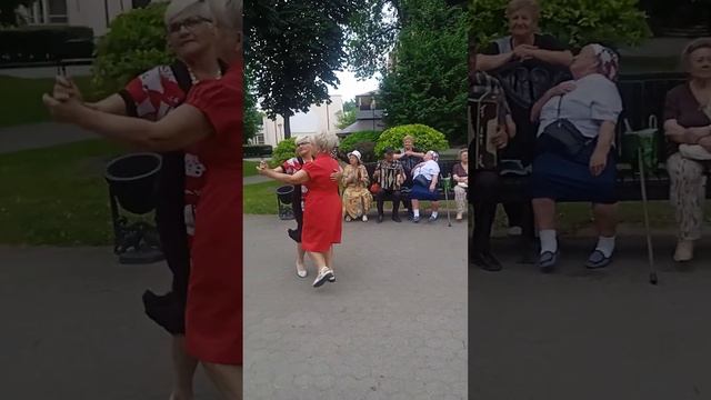 Продолжаем веселиться.Гомель, парк. смотреть онлайн