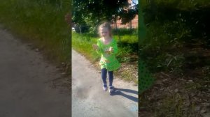 Танец под песню «злую тучку наказали»