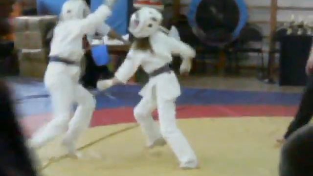 моя дочь зажигает)))) она слева))) смотреть онлайн