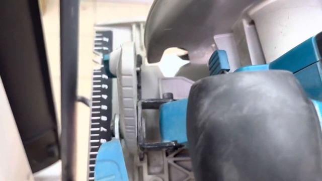 Дисковая пила Makita смотреть онлайн