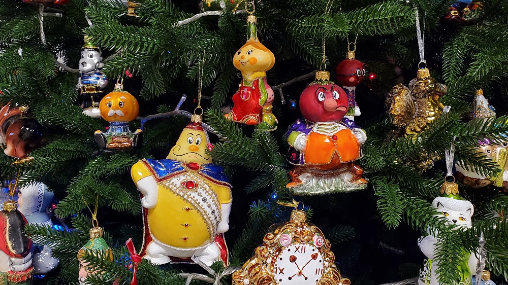 Елка новогодняя первая, большая. Елочные игрушки 2022.mp4 смотреть онлайн