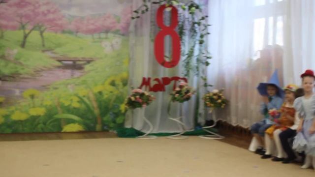 Старшая группа. Дефиле девочек смотреть онлайн