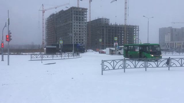 СНЕГ в Екатеринбурге 30.10.2021 Который сыпал с 7 до 12 часов и растаял потом к вечеру. смотреть онлайн