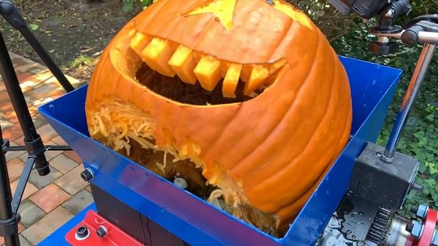 HALLOWEEN PUMPKIN VS FAST SHREDDER! смотреть онлайн