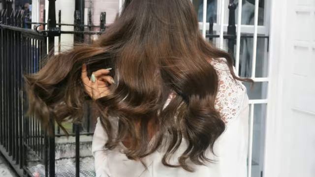 Common Causes Of Damage Or Breakage In Hair смотреть онлайн