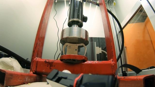 X-RAY Camera + Hydraulic Press = See through Crushing смотреть онлайн