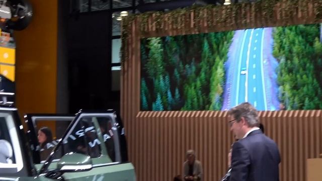 Rivian R1S - World's First Electric SUV To Rival Tesla Model X