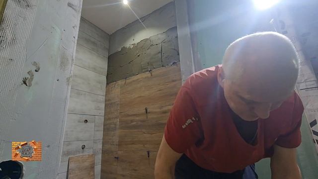 Кладка плитки в ванной комнате 2. Продолжаем ремонт. #плитканапол, #плиткорез, #керамогранит смотреть онлайн