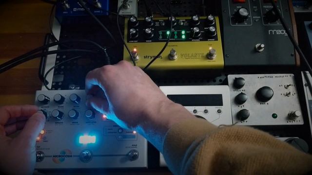 Sonic Sketch #5 - [ Strymon Volante, Hologram Microcosm, Dingwall ABZ Six String Bass ] смотреть онлайн