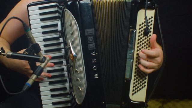 Tom Jobim - Triste (Jackson Parodi, accordion) смотреть онлайн