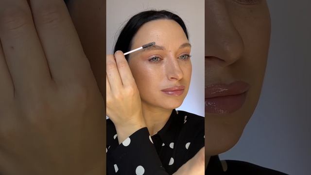 Делаем натуральный макияж бровей #макияж #макияждлясебя #makeuptutorial #makeup #бьютисоветы смотреть онлайн