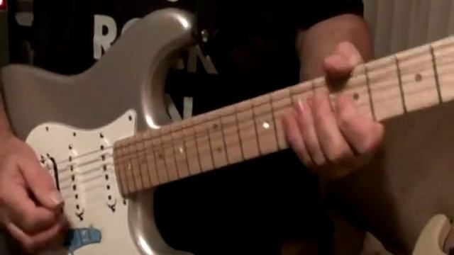 FENDER INKCA SILVER DELUXE STRATOCASTER смотреть онлайн