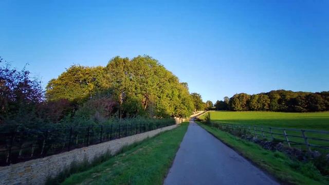 England's Most Beautiful Village | Virtual Run Walk | Bibury, Cotswolds | Treadmill Workout Scenery смотреть онлайн
