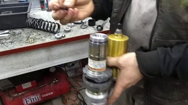 Самый бюджетный и адекватный ремонт аммортизатора "Ohlins" Yamaha Xjr смотреть онлайн