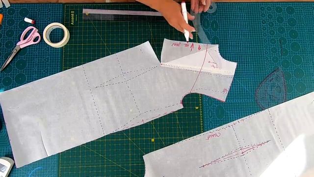 Как сшить интересный, модный кардиган. Моделирование и раскрой Кардигана своими руками.mp4 смотреть онлайн