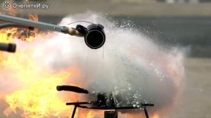 Можно ли потушить горящее масло водой?