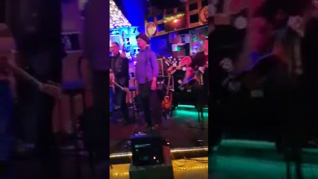 Light of Day Benefit Show - "Hold On" смотреть онлайн