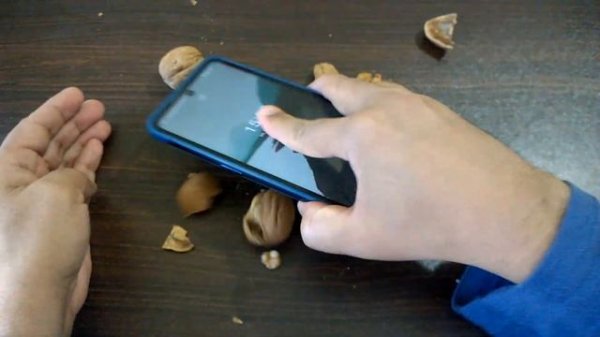 Nokia XR20 5G: Cracking Walnuts & face-down drop test