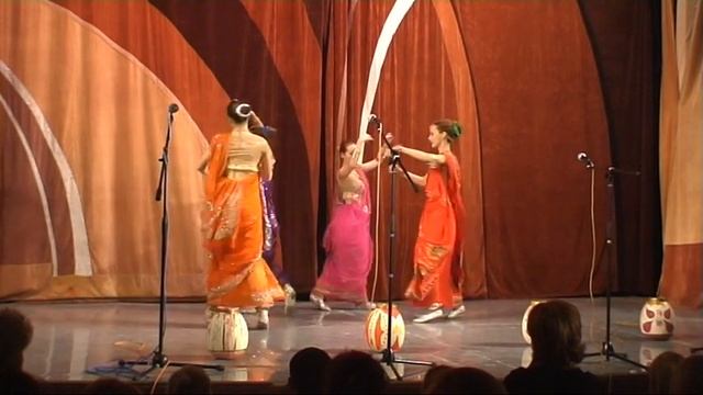 Индийский танец девушек 