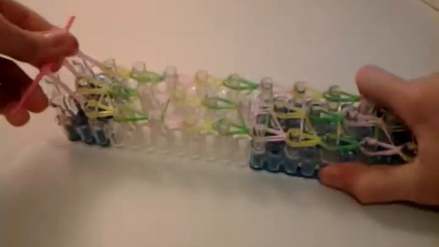 Браслет ТРИ В РЯД. Из резинок Rainbow Loom!!! смотреть онлайн