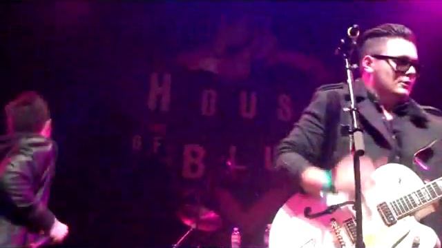 Shake It - Metro Station & Mitchel Musso (House of Blues Sunset) смотреть онлайн