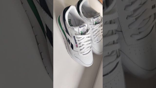 Кроссовки REEBOK CLASSIC LEATHER смотреть онлайн