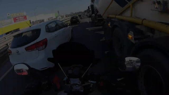 опасные моменты 2023 suzuki gsr 400 смотреть онлайн