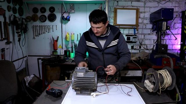 Как проверить и подключить электродвигатель на 220 через конденсатор и сделать реверс. смотреть онлайн